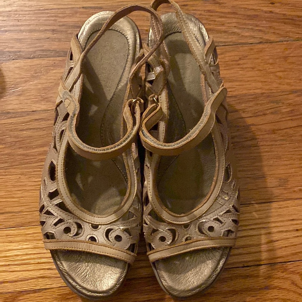NAOT sandals size 39- champagne